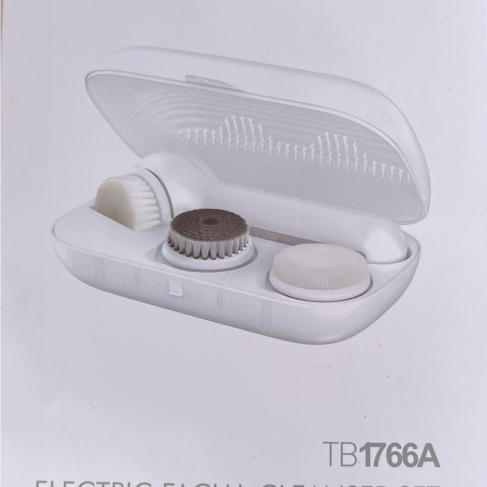 White Electric Facial Cleanser Set